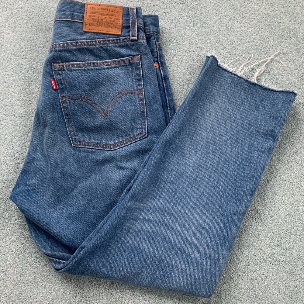 Levi’s women’s premium wedgie straight jeans
